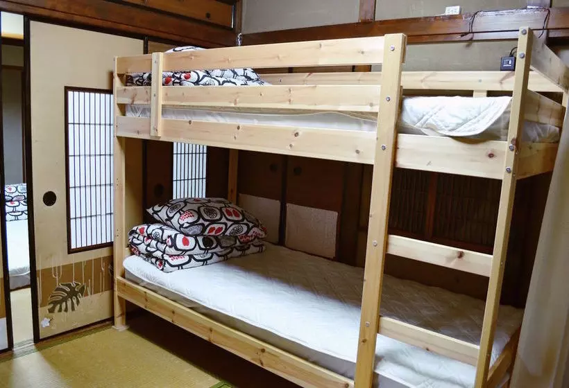 הוסטל Guest House Social House