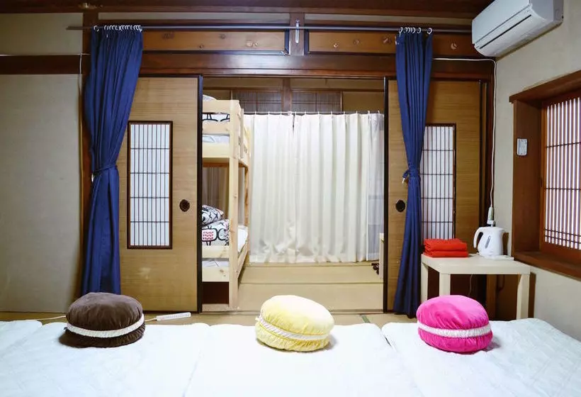 הוסטל Guest House Social House