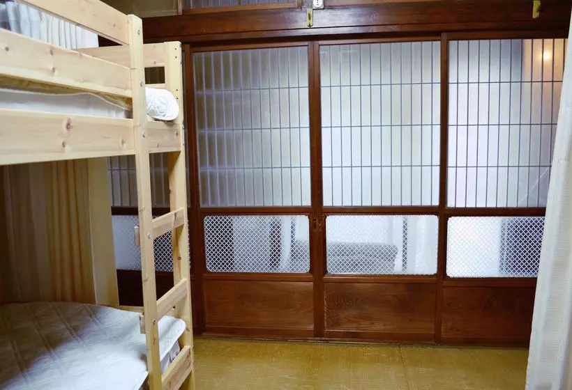 הוסטל Guest House Social House