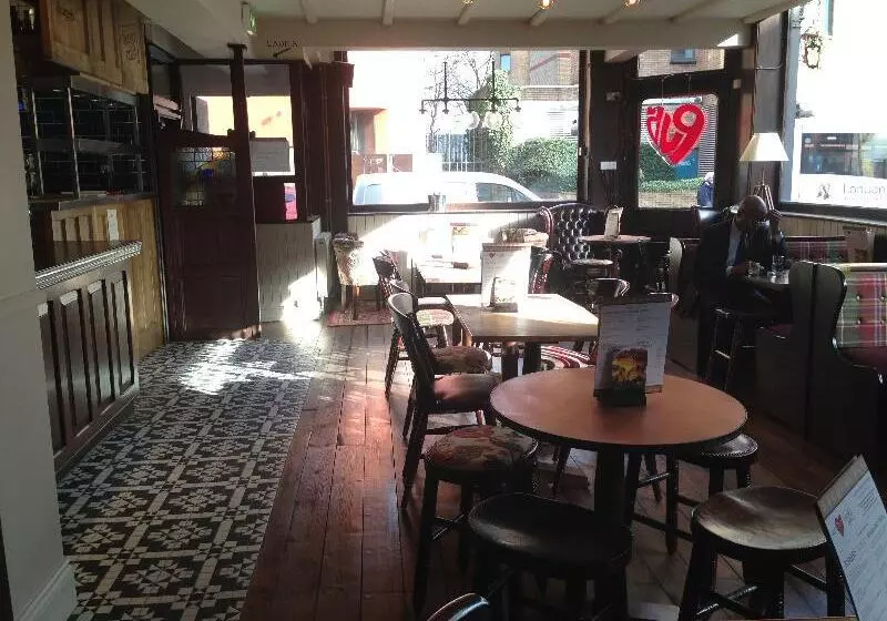 هاستل Publove @ The Exmouth Arms, Euston