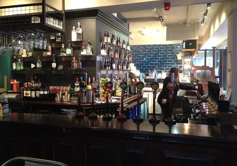 هاستل Publove @ The Exmouth Arms, Euston