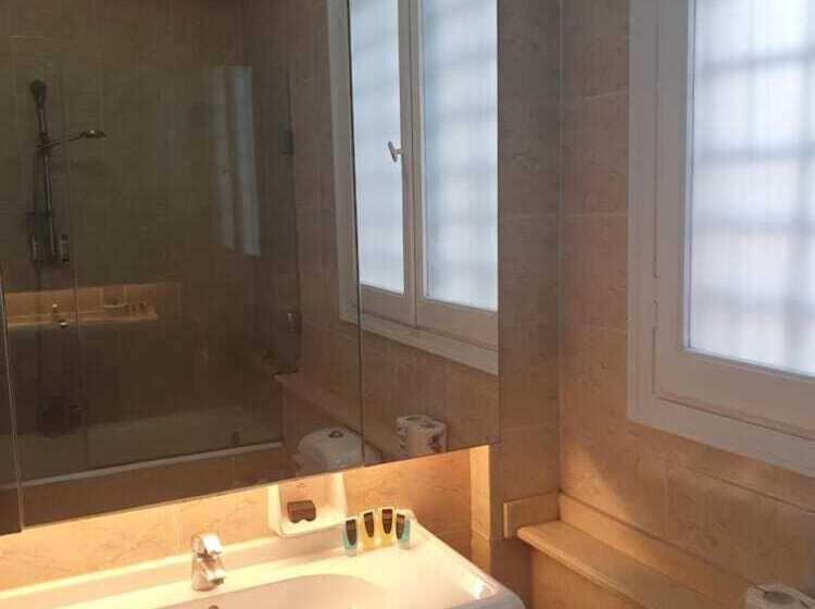 هتل Alexander The Great