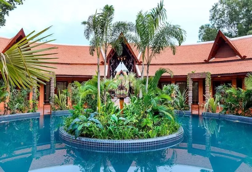 هتل Angkor Village Suites