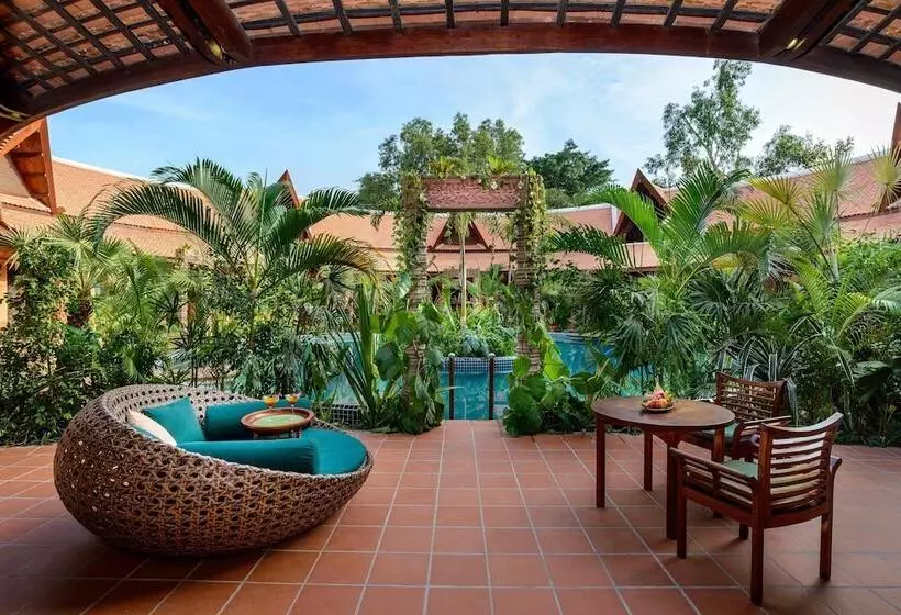 هتل Angkor Village Suites