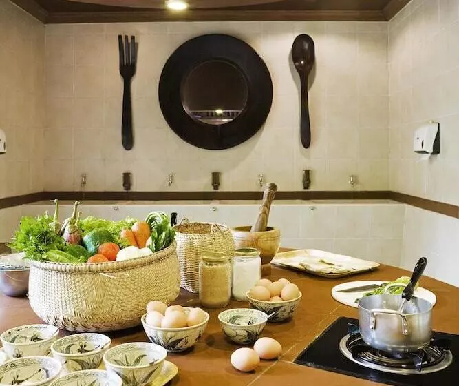 هتل Angkor Village Suites