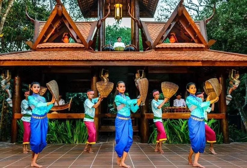 هتل Angkor Village Suites