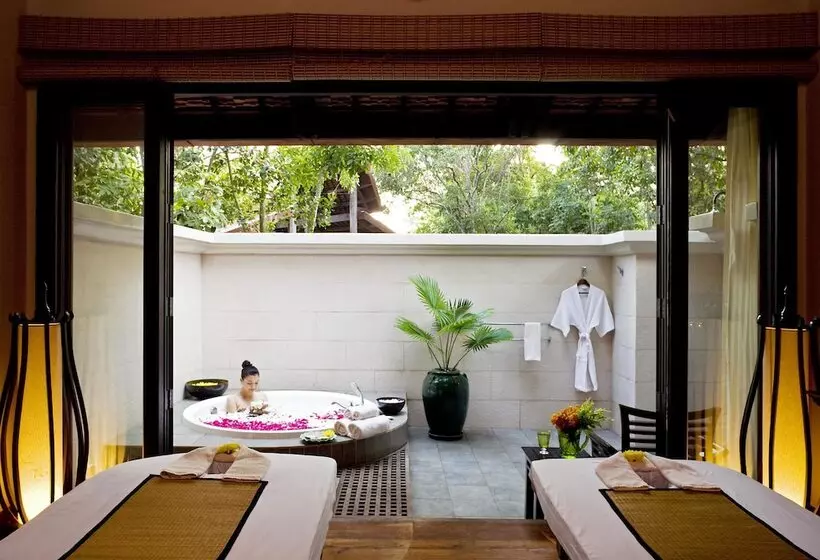 هتل Angkor Village Suites