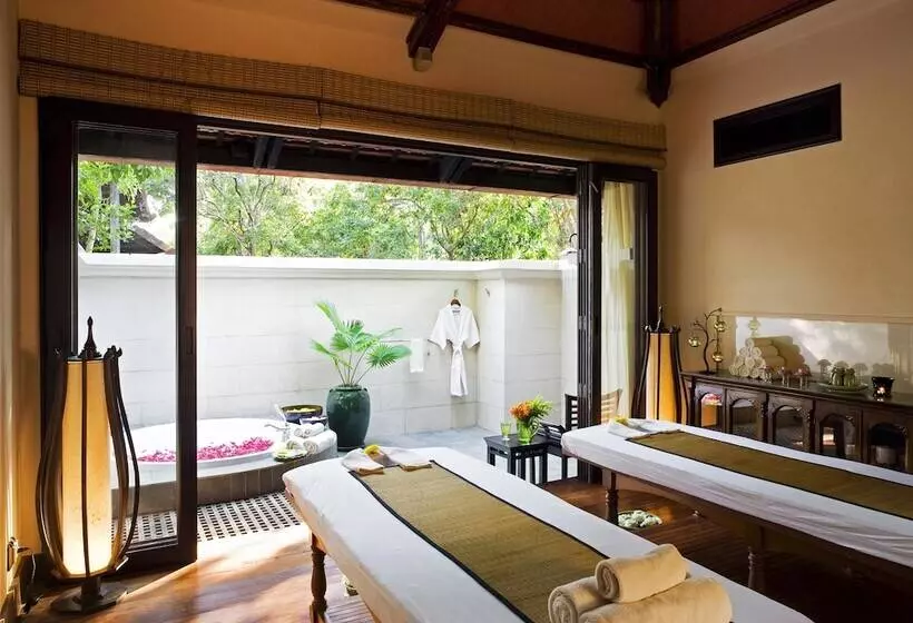 هتل Angkor Village Suites