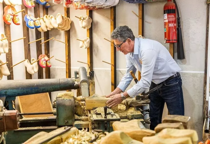 Отель Clog Barn Caravan Park