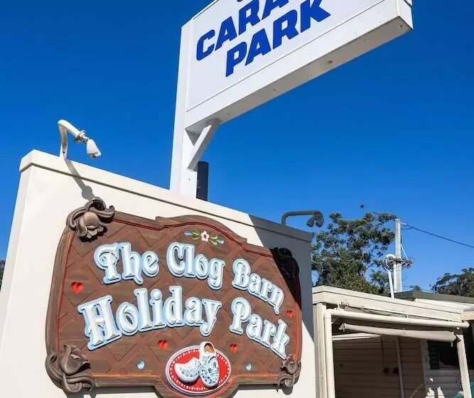 Отель Clog Barn Caravan Park