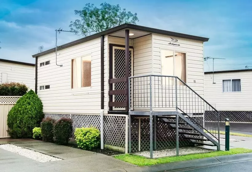 Отель Clog Barn Caravan Park