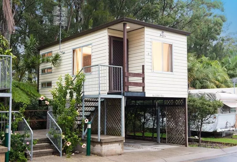 Отель Clog Barn Caravan Park