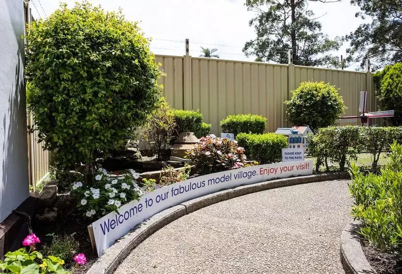 Отель Clog Barn Caravan Park