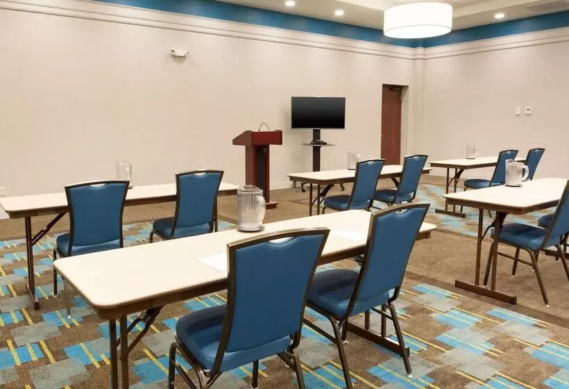 酒店 Drury Inn & Suites Colorado Springs Near The Air Force Academy