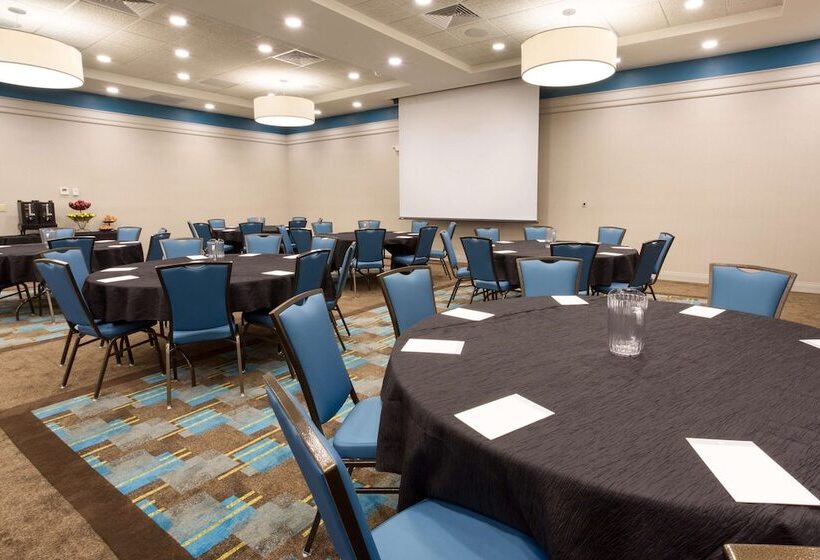 ホテル Drury Inn & Suites Colorado Springs Near The Air Force Academy