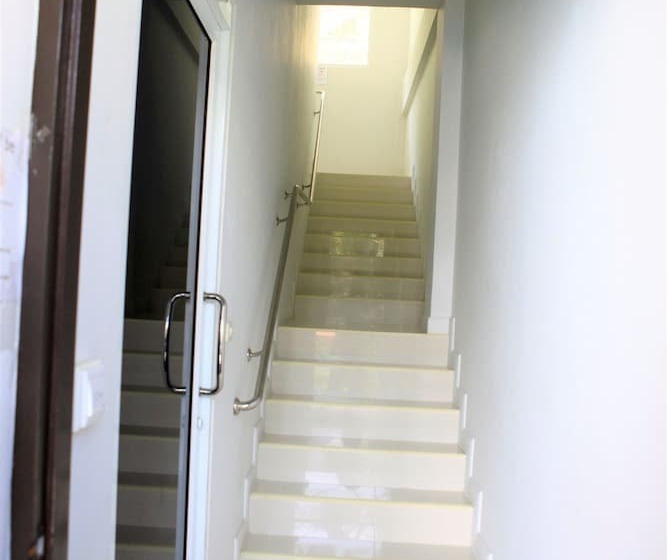 هتل Kata Sea Host