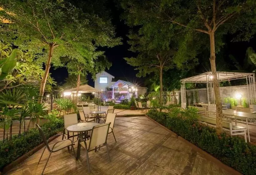 Отель Loei Pavilion Resort