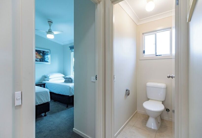 فندق Nrma Eastern Beach Holiday Park