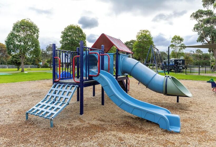 فندق Nrma Eastern Beach Holiday Park