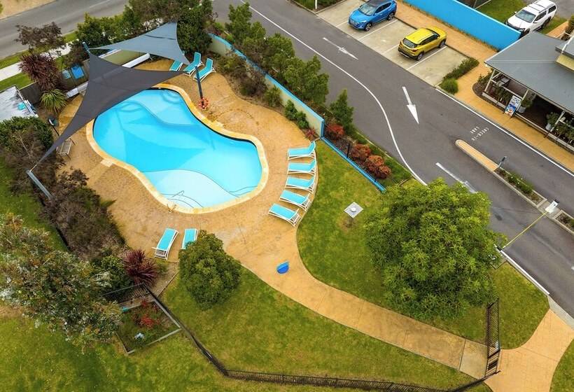 فندق Nrma Eastern Beach Holiday Park
