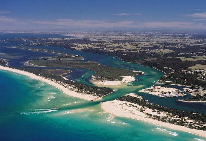 فندق Nrma Eastern Beach Holiday Park