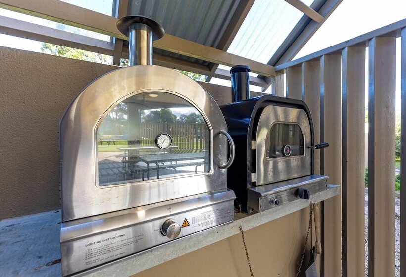 فندق Nrma Eastern Beach Holiday Park