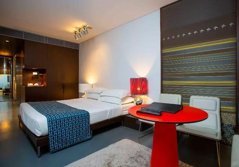 Hotel Valentine On George