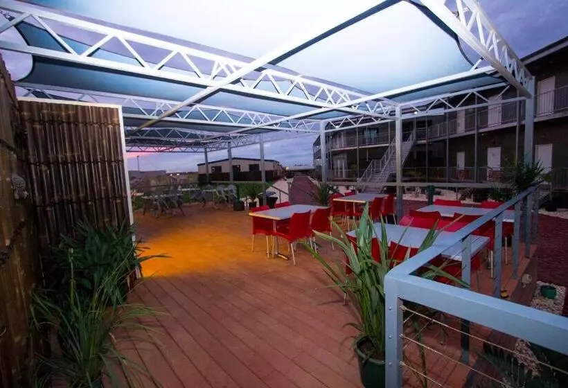 مُتل The Landing Port Hedland