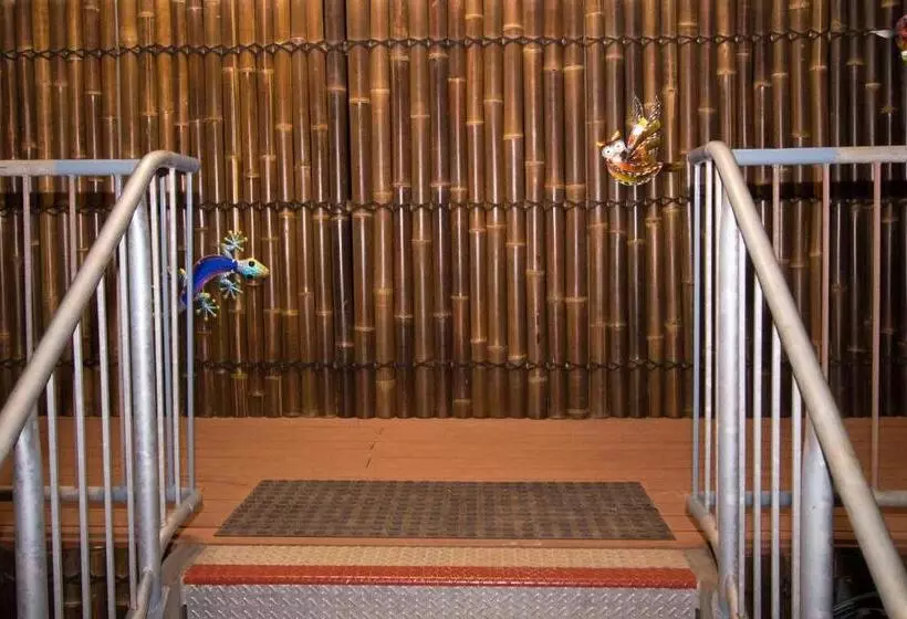 مُتل The Landing Port Hedland