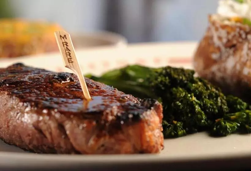 مُتل The Landing Port Hedland