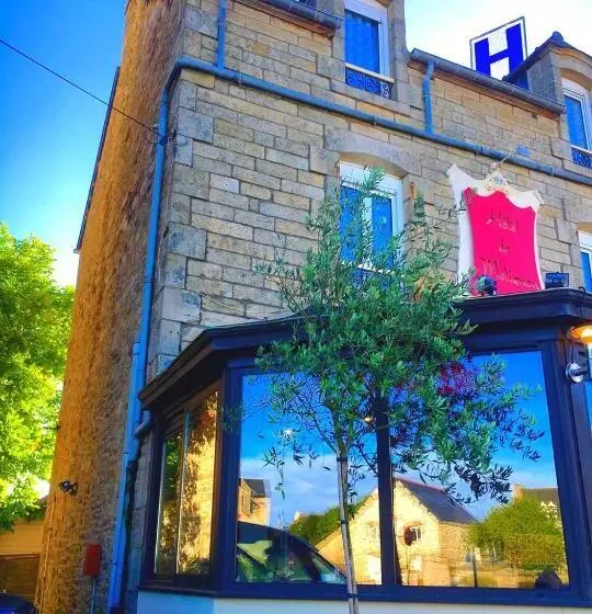 Отель Contact Hôtel De Matignon Restaurant Le Emlo