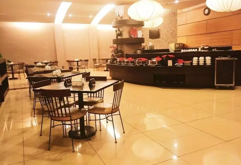 هتل Iloilo Business