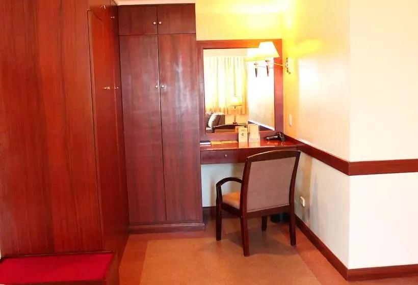 هتل Iloilo Business