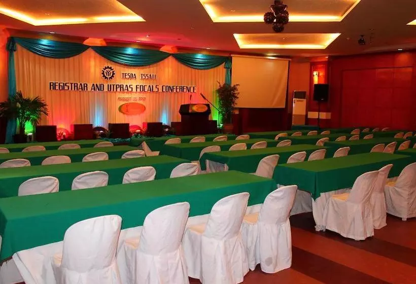 هتل Iloilo Business