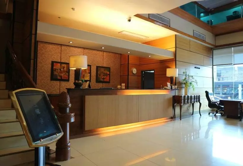 هتل Iloilo Business