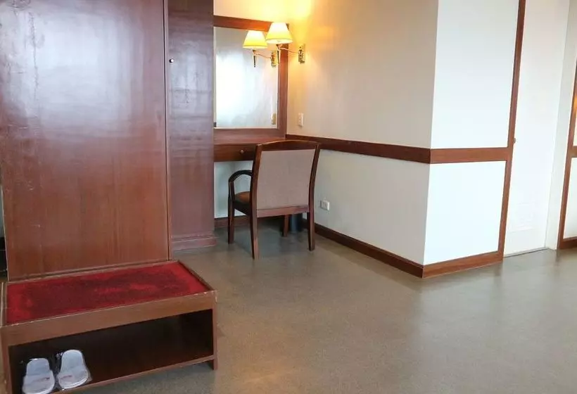 هتل Iloilo Business