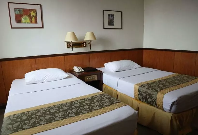 هتل Iloilo Business