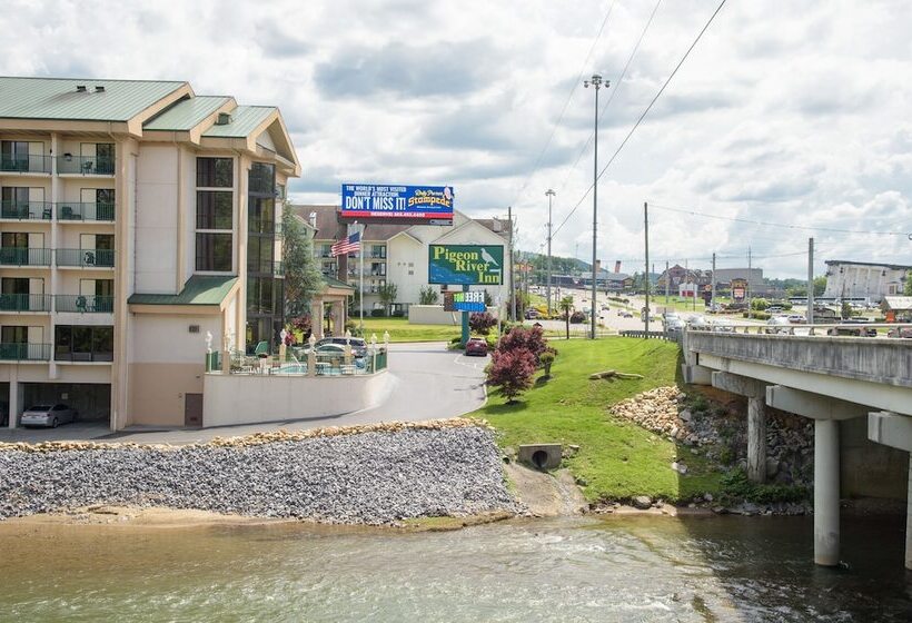 فندق Pigeon River Inn