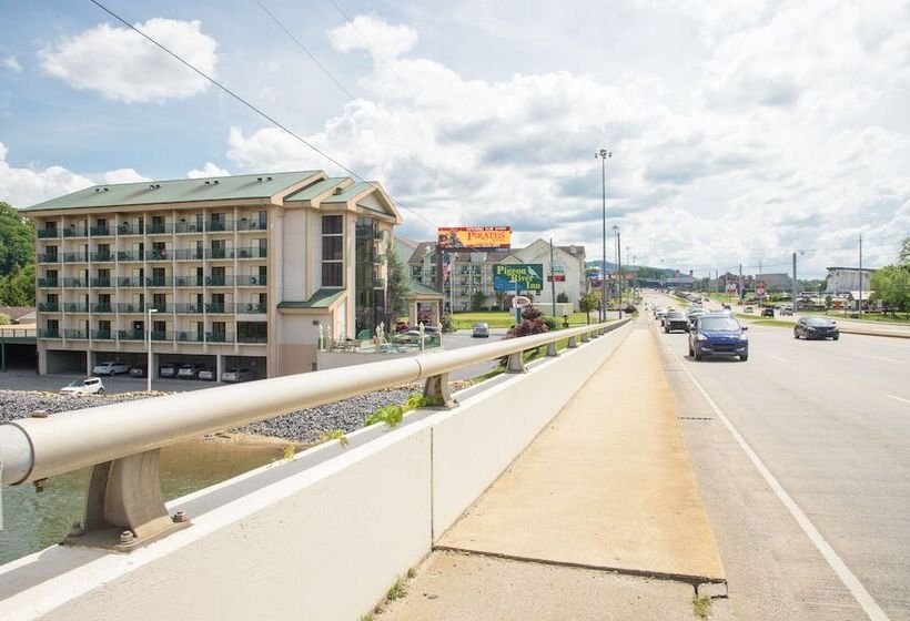 فندق Pigeon River Inn