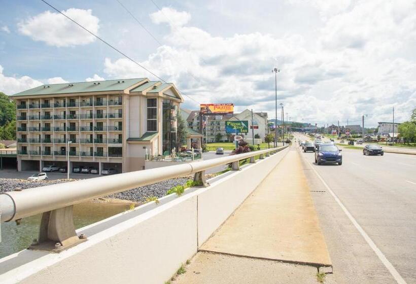 فندق Pigeon River Inn