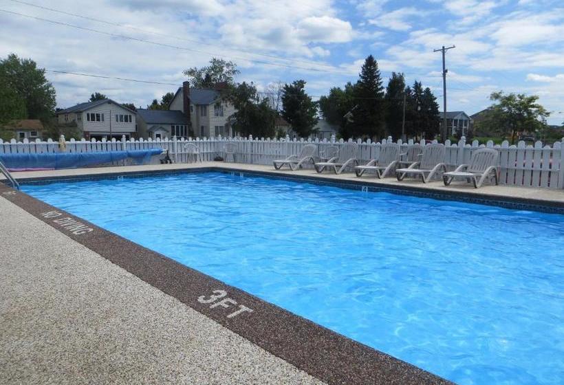 فندق Snyders Shoreline Inn