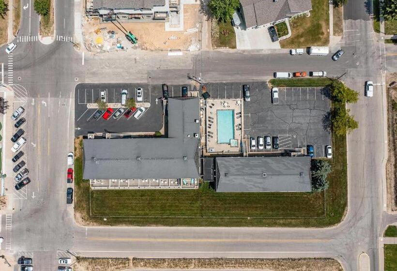 فندق Snyders Shoreline Inn