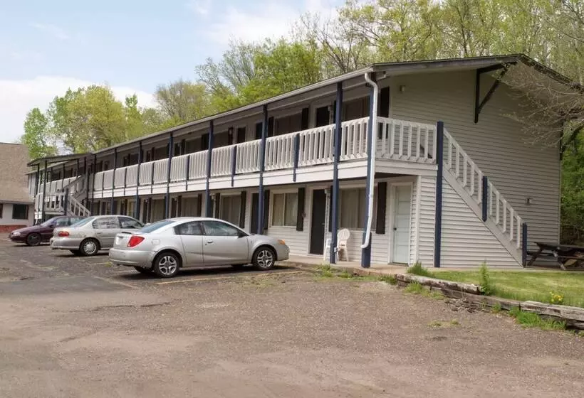 モーテル Amerivu Inn & Suites   St Croix Falls