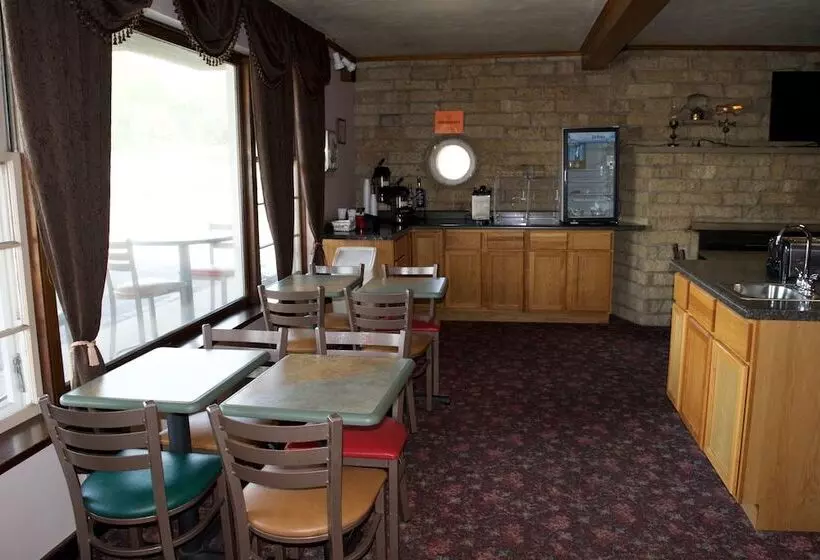 モーテル Amerivu Inn & Suites   St Croix Falls