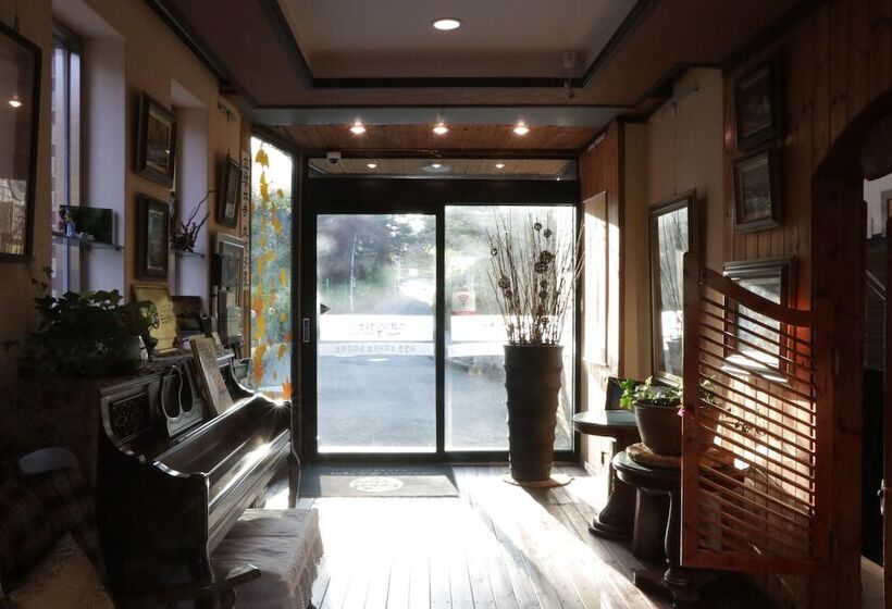 פנסיון Smile Resort