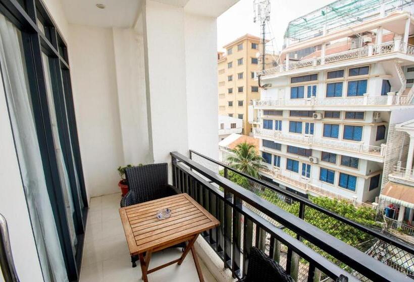 White Residence Hotel & Apartment