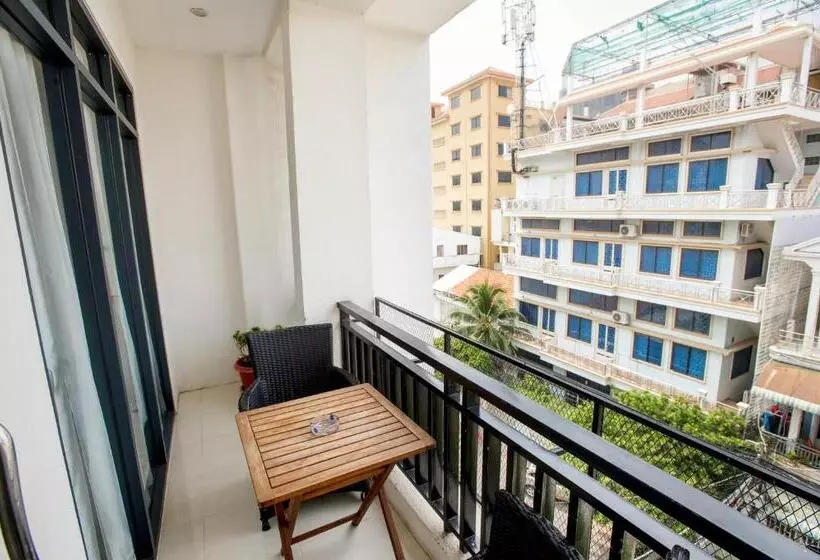 White Residence Hotel & Apartment