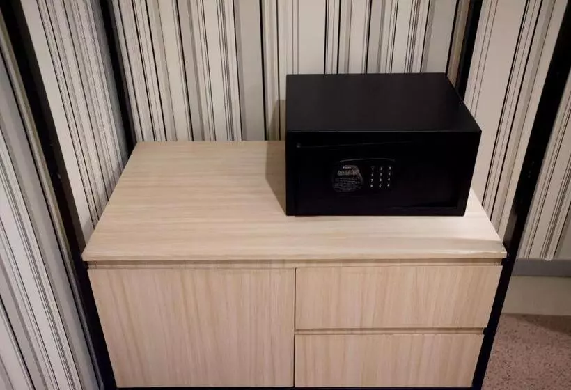 White Residence Hotel & Apartment