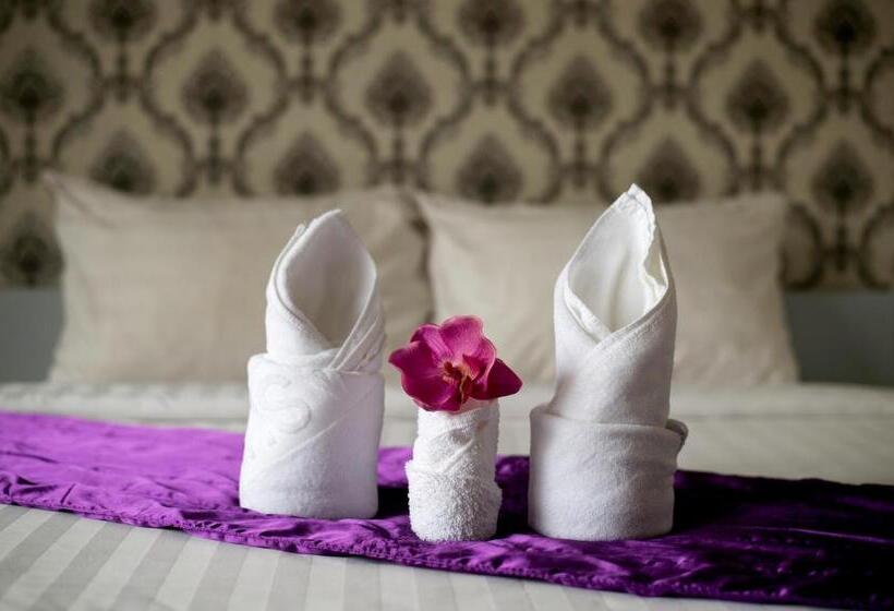 White Residence Hotel & Apartment