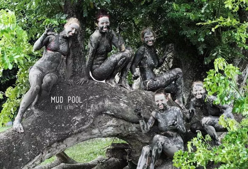 הוסטל Bamboo Backpackers